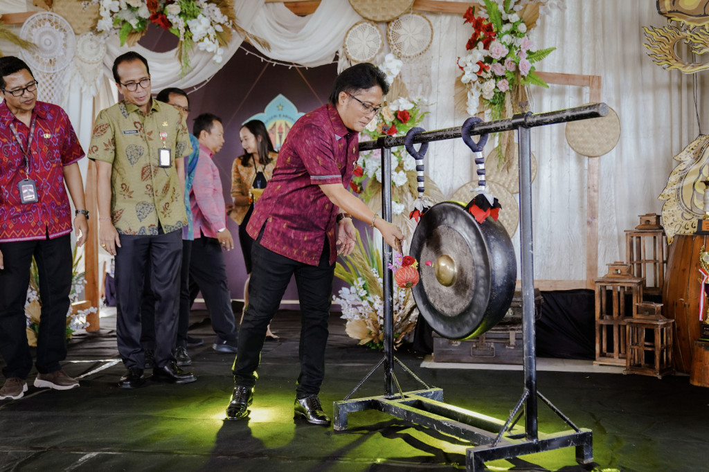 Bupati Giri Prasta Buka Secara Resmi Expo Lima Spancab SMPN 5 Abiansemal